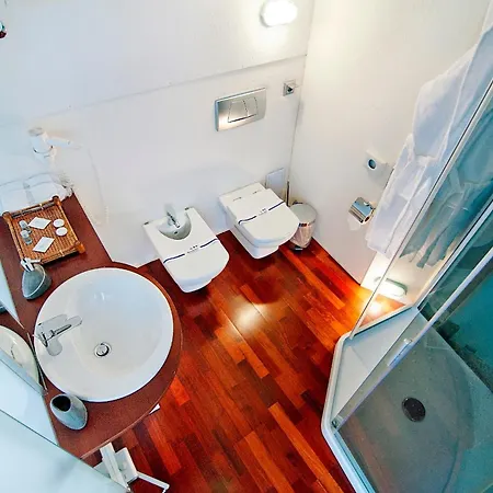 Art-boatel St Andre 船屋 基輔