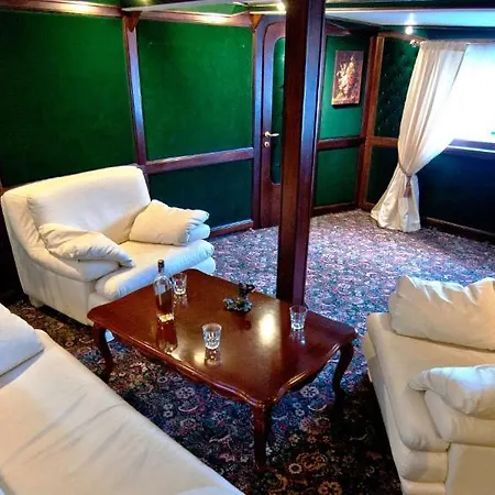 船屋 Art-boatel St Andre *