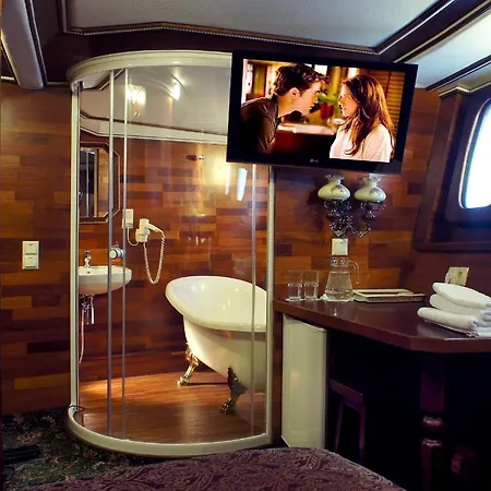 Bateau-hôtel Art-boatel St Andre *