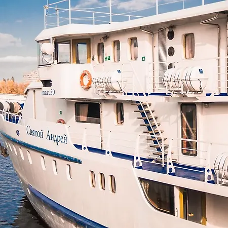 Bateau-hôtel Art-boatel St Andre