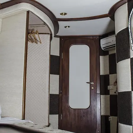 Art-boatel St Andre Bateau-hôtel