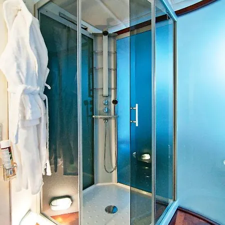 Art-boatel St Andre Bateau-hôtel Kiev